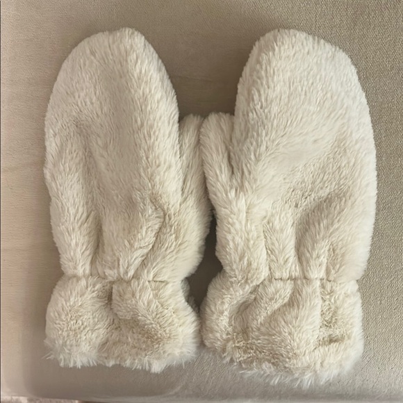 H&M Faux Fur Cream Mittens for Kids - Picture 1 of 3